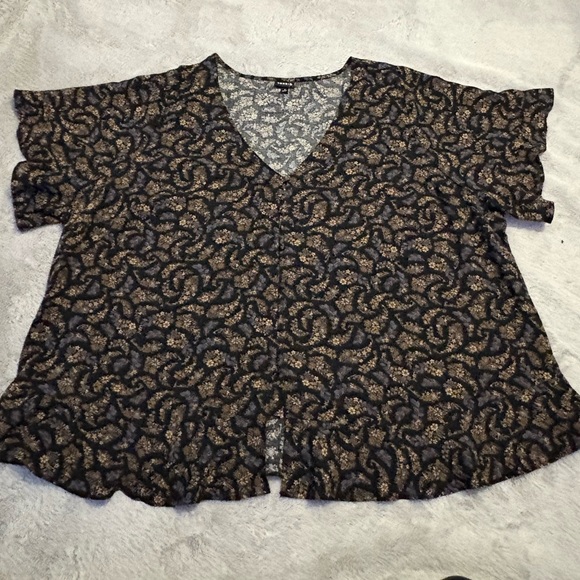 Torrid Button Up Flowy Top - Picture 2 of 7